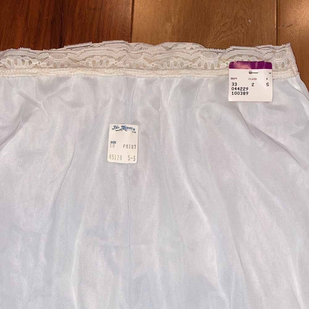 NWT~ VINTAGE 1960/1970s HER MAJESTY SLIP - Picture 4 of 8